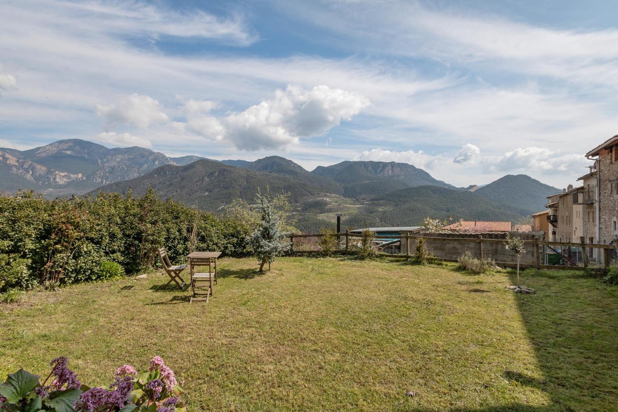 El Vall San Lorenzo de Morunys Buitenkant foto